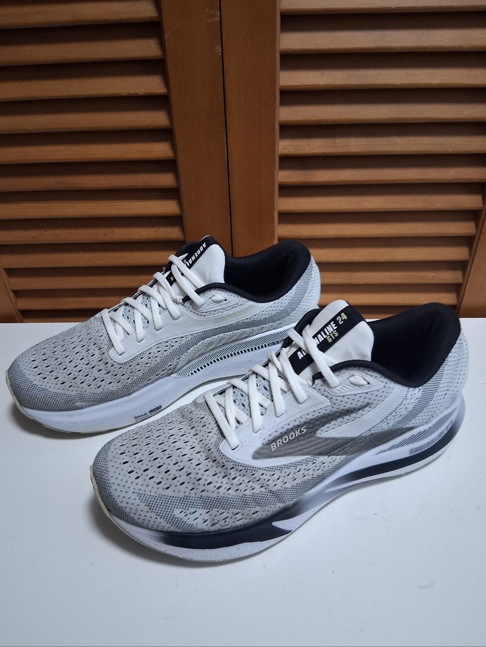 Brooks Adrenaline GTS 24 Men's Running Shoe * Size: 10 (2E) Wide